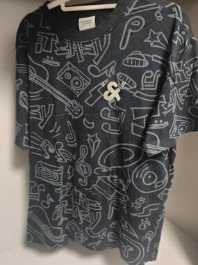 Black short-sleeve shirt